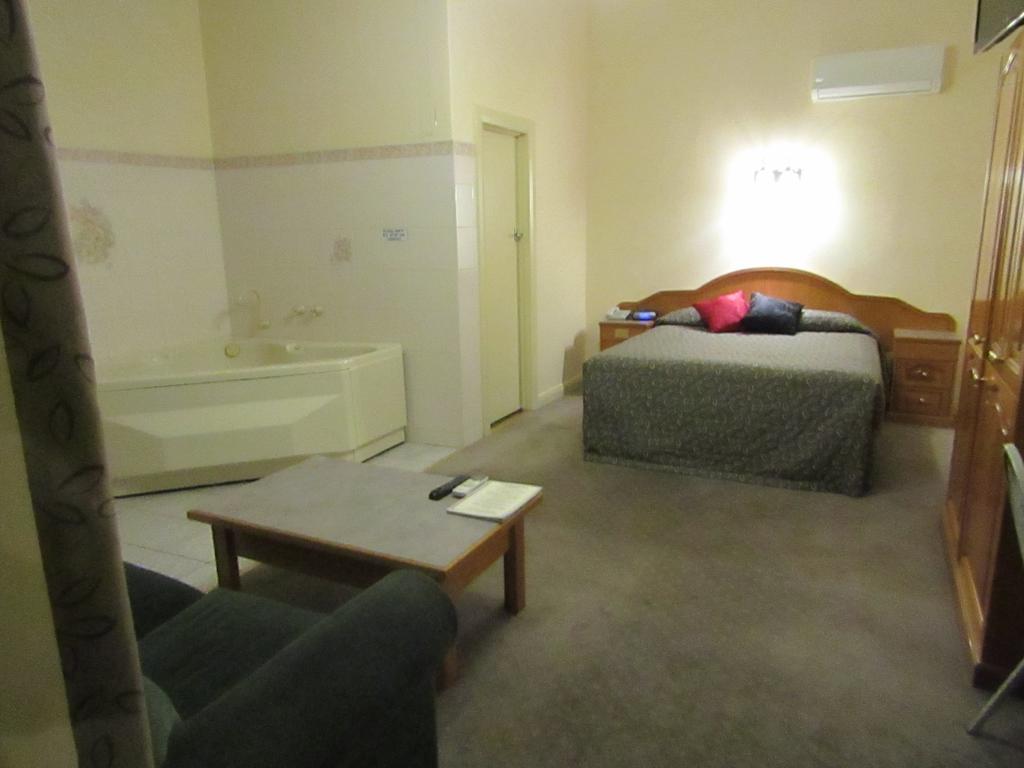 Glenelg Motel Adelaide Room photo